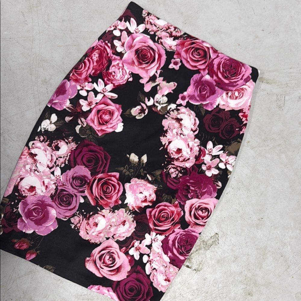 Pink Midi Pencil Skirt - Pink Roses - Beautiful Cocktail Skirt LIKE NEW Saks
